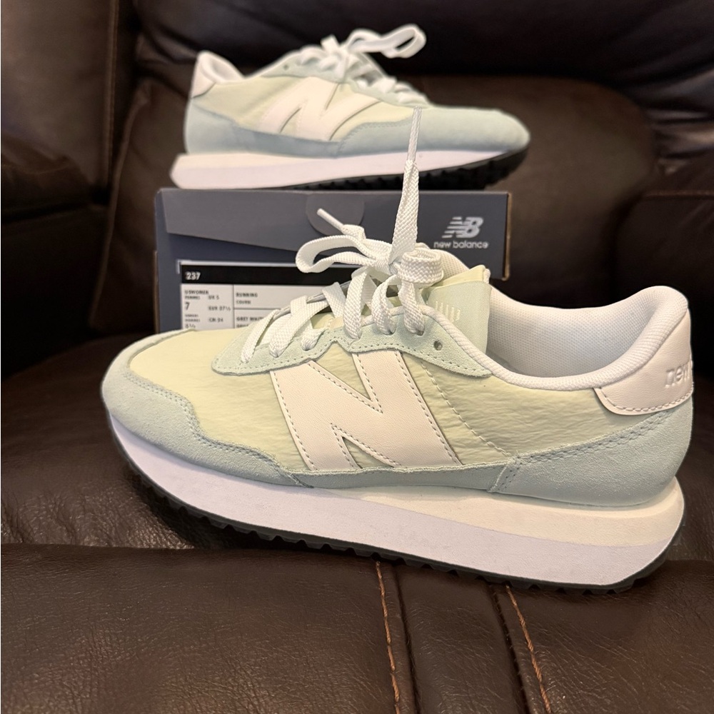 New Balance Women's Sneakers - Light Green and White